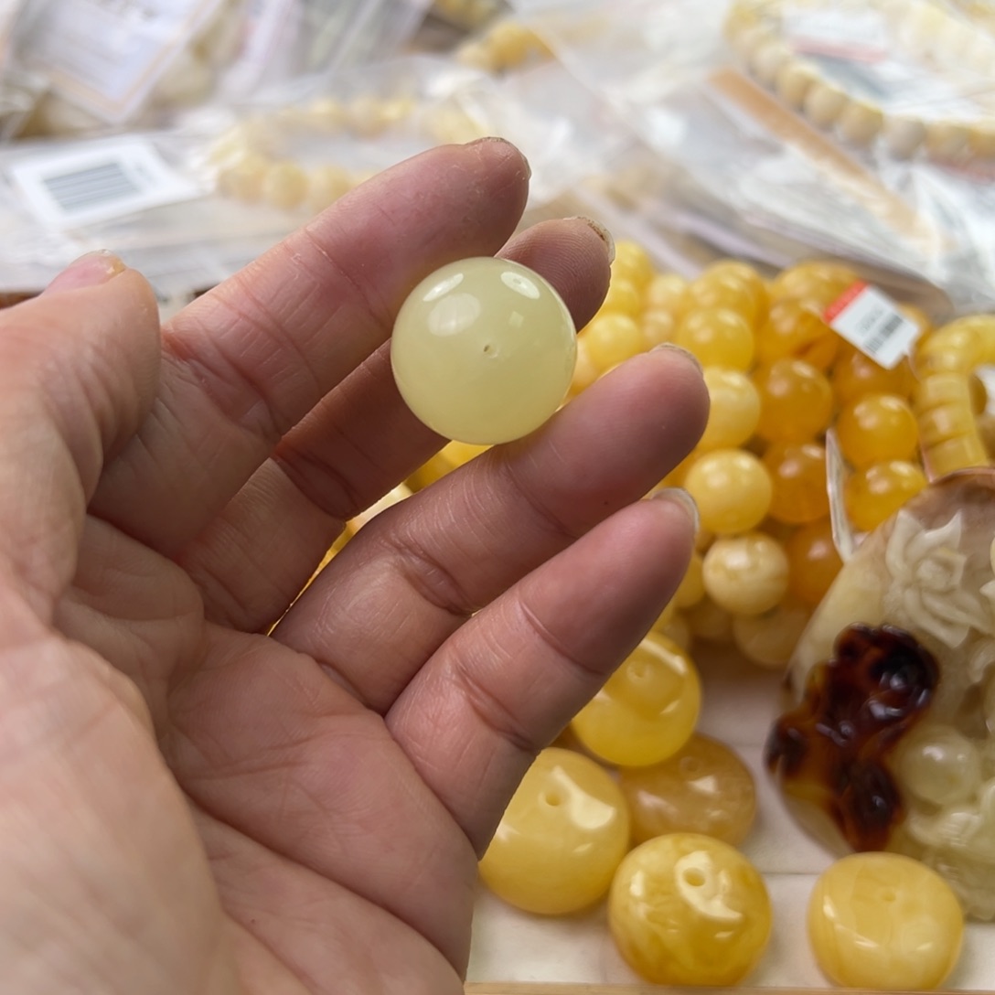 琥珀珠宝奇石未镶嵌