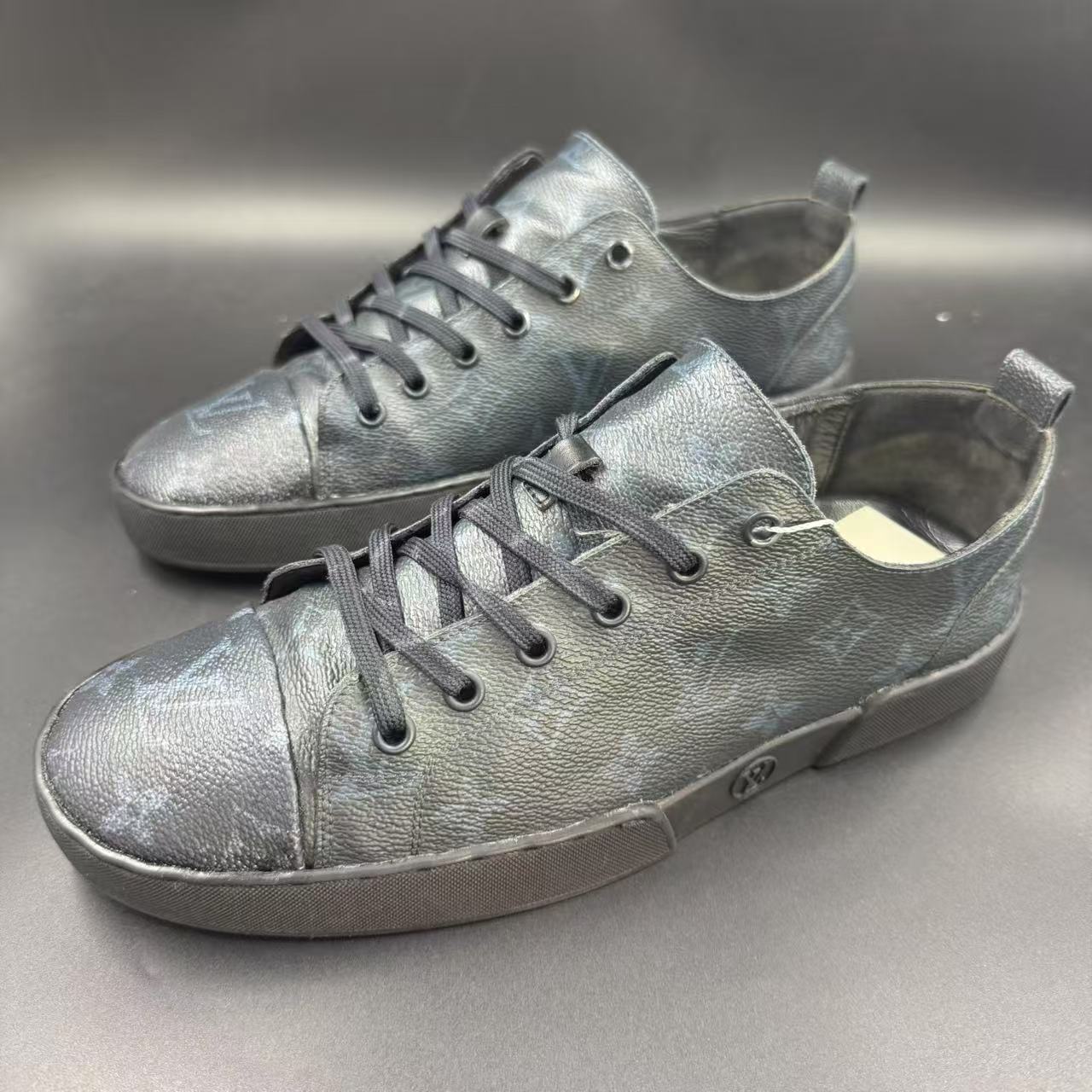 95新 LouisVuitton/路易威登 男士深蓝老花贝壳头板鞋39.5 lb815