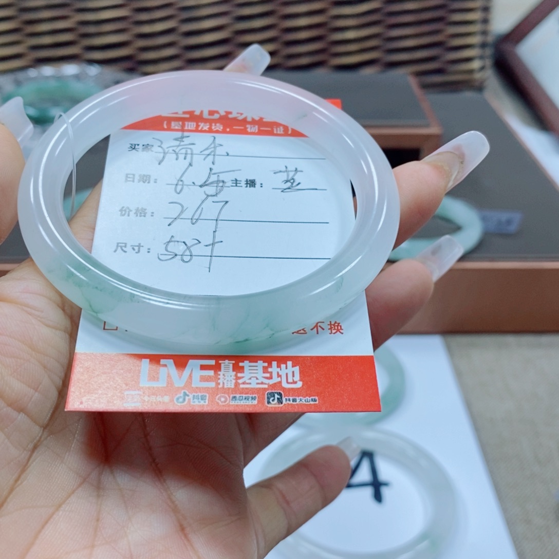 石英质玉手镯未镶嵌清*