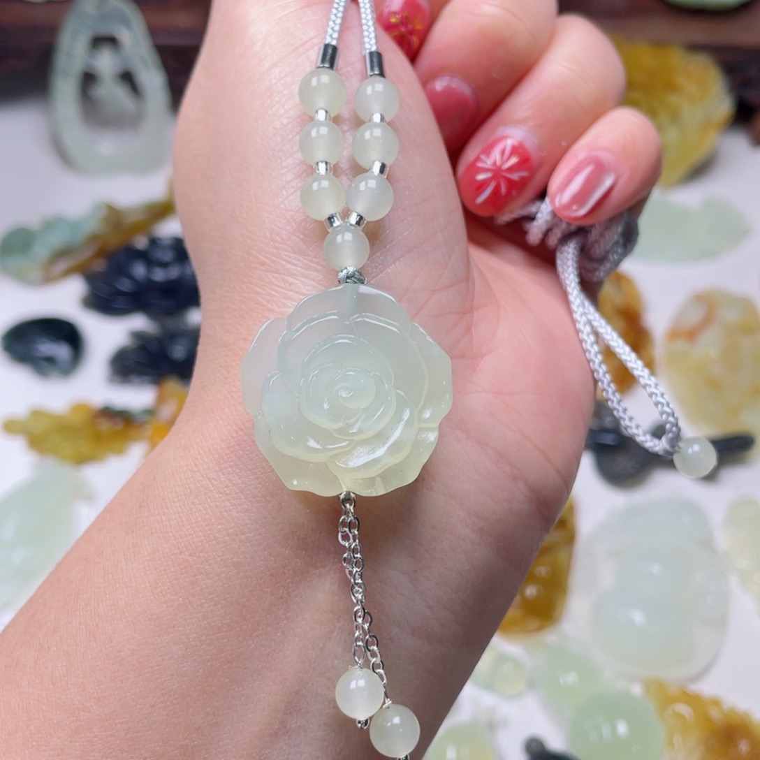 蛇纹石玉颈饰未镶嵌