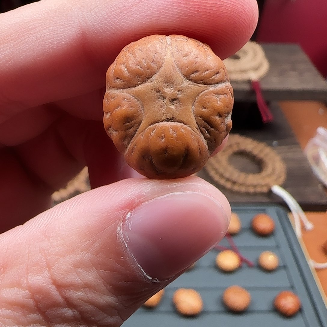 柏香籽/百香籽吊坠小**?