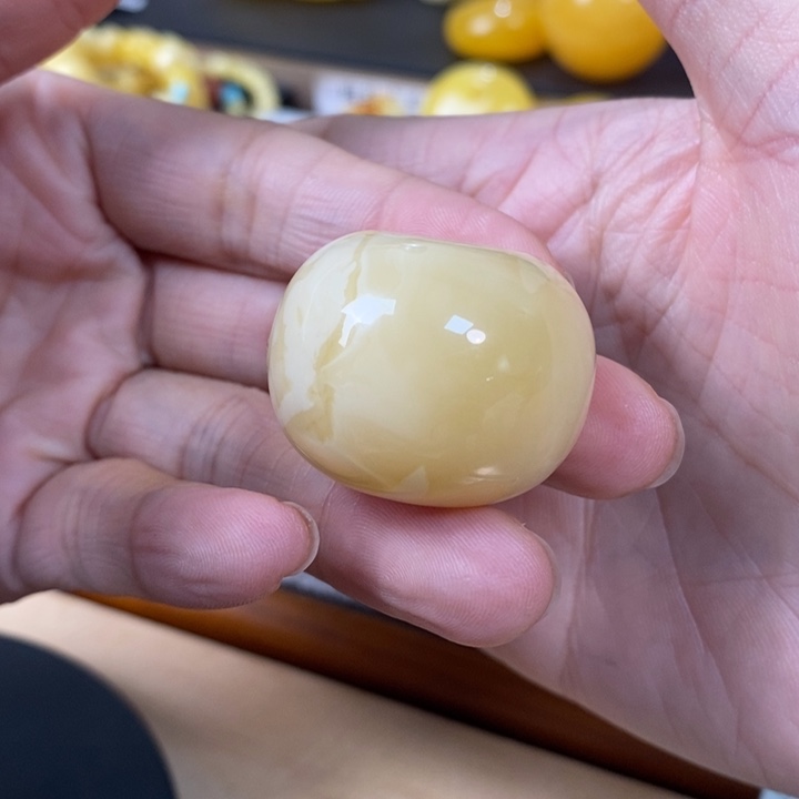 未镶嵌琥珀裸石墩子