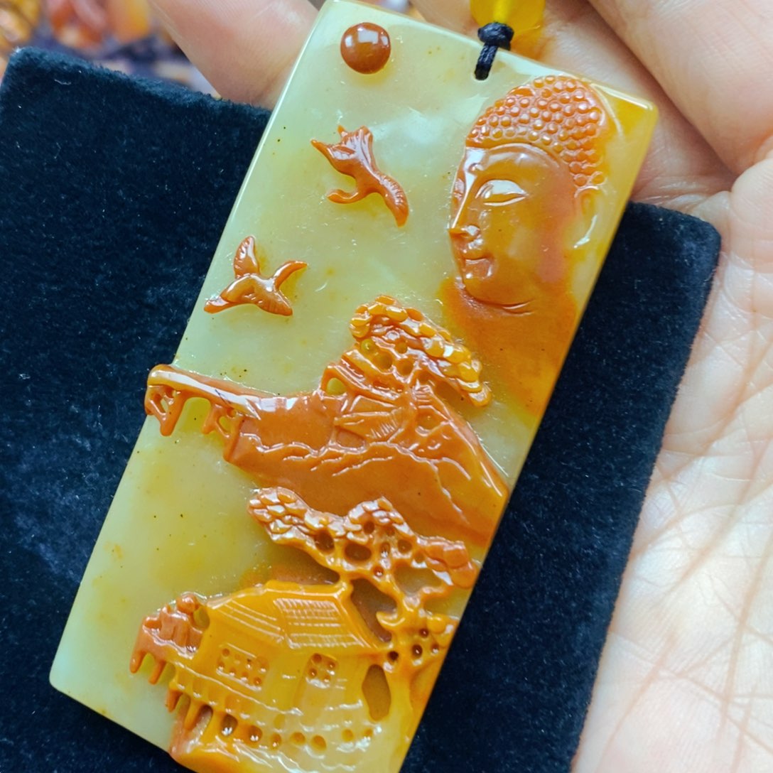 未镶嵌石英质玉（黄龙玉）颈饰