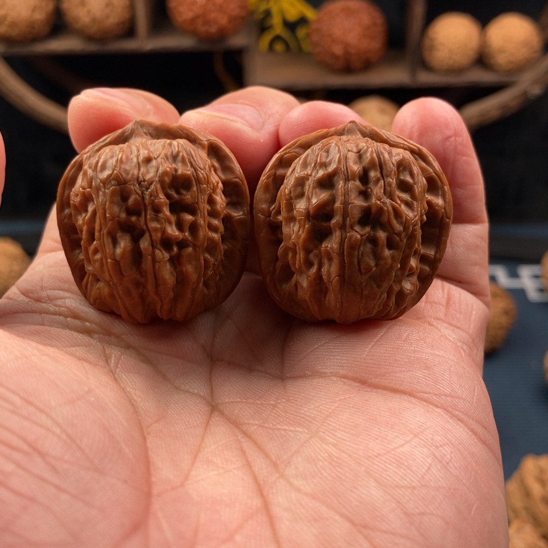 文玩核桃把件野生原树全品将军盔