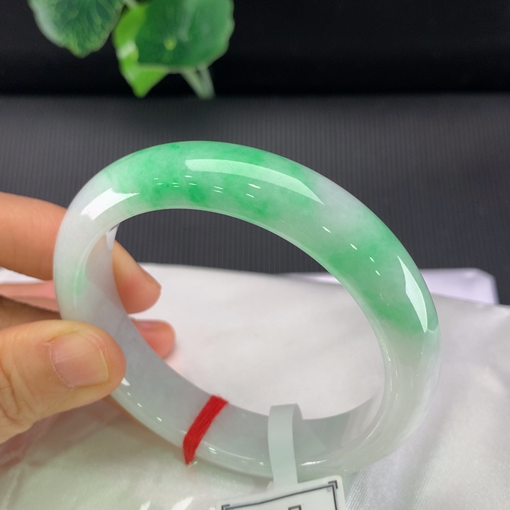 翡翠未镶嵌手镯正圈57