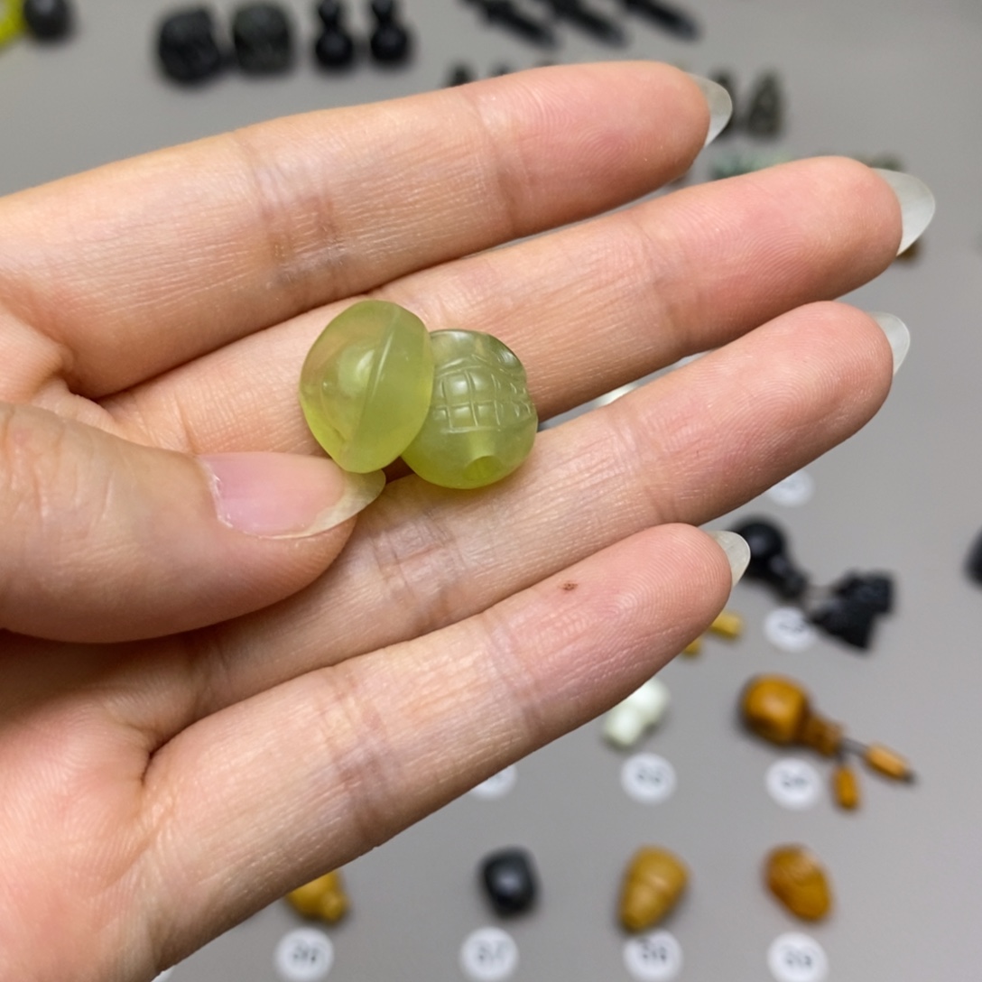 六***六蛇纹石玉未镶嵌配饰