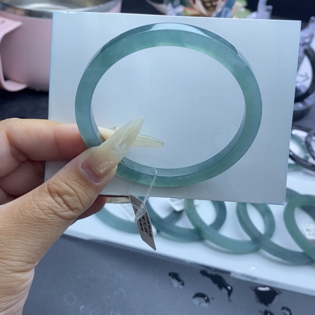 定制翡翠未镶嵌手镯浅蓝