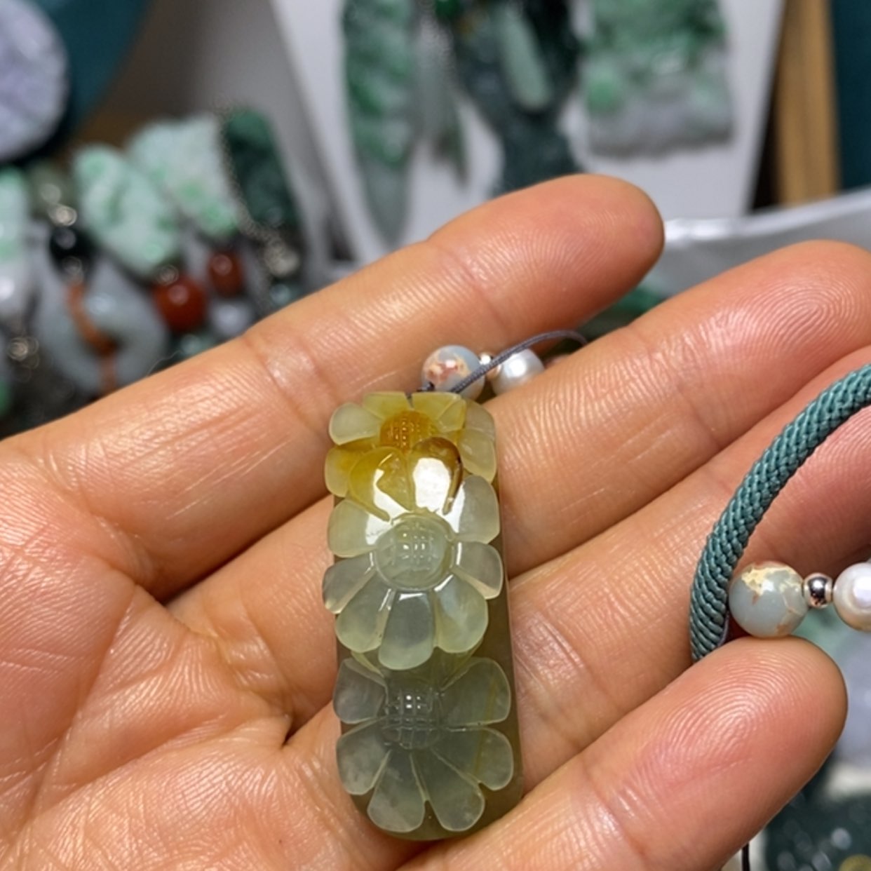 【闪购商品】翡翠吊坠(赠链)未镶嵌