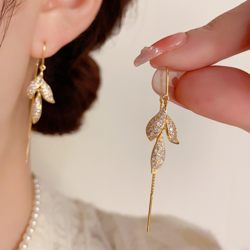 铜合金合成锆石耳饰 50号轻奢高级感微镶锆石叶子流苏耳线 