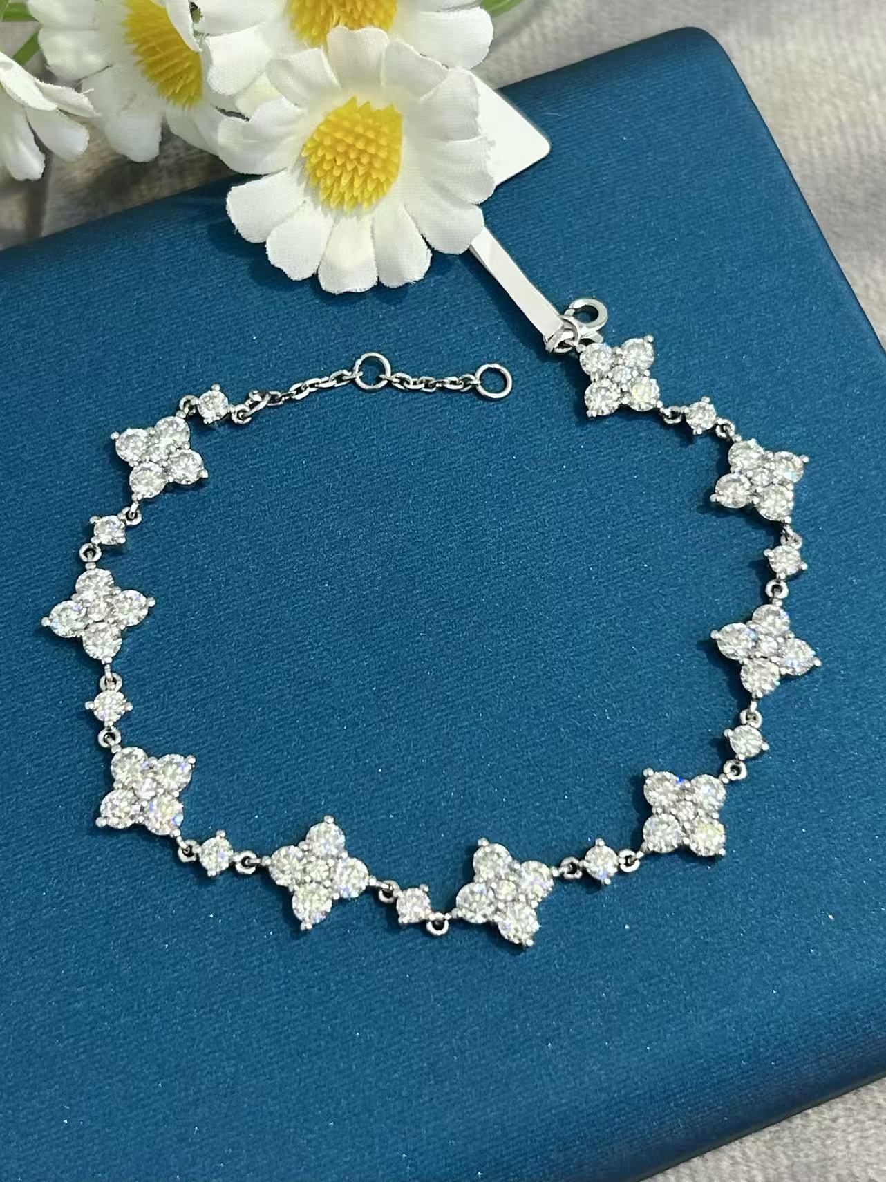 铂金PT950 镶嵌莫桑 满钻四叶草手链  闪闪亮亮 时尚饰品