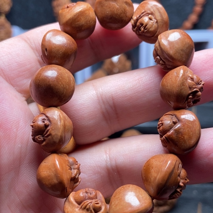 不***肥龙纹桃核浮雕弥勒