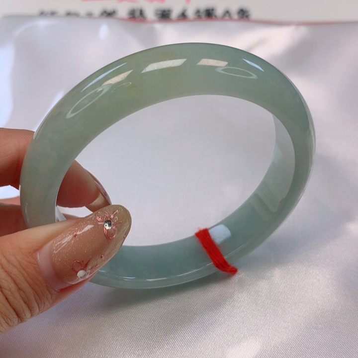 翡翠手镯未镶嵌56圈
