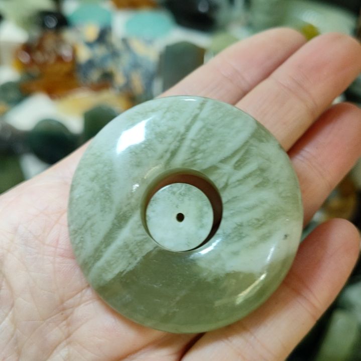 岫玉未镶嵌微瑕平安扣