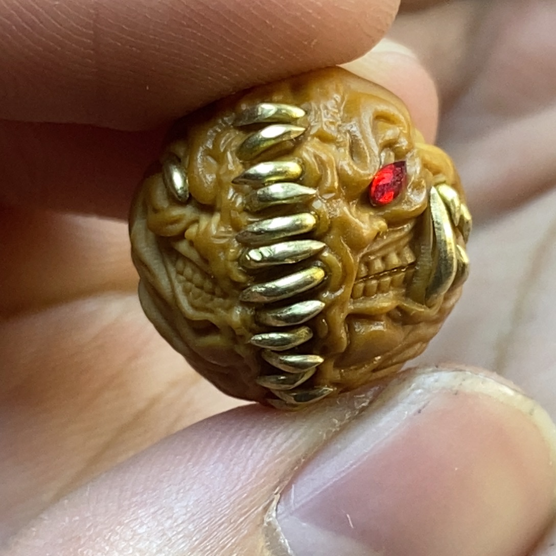 吊坠猴头核桃吞噬心