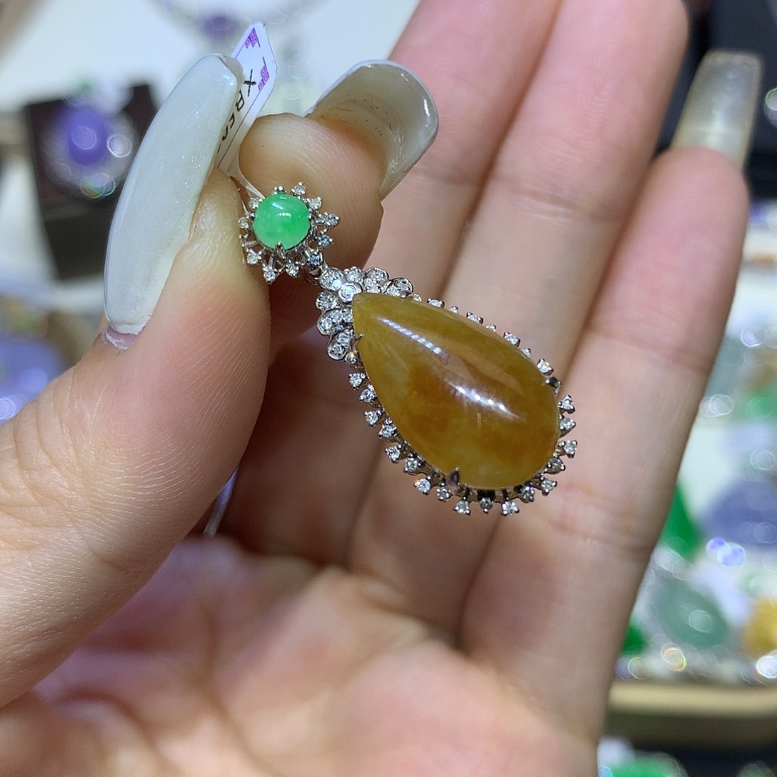 翡翠18K金镶嵌颈饰