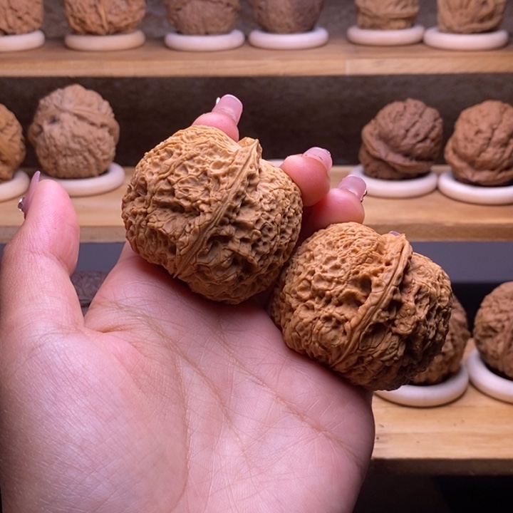 文玩核桃吊坠16。             