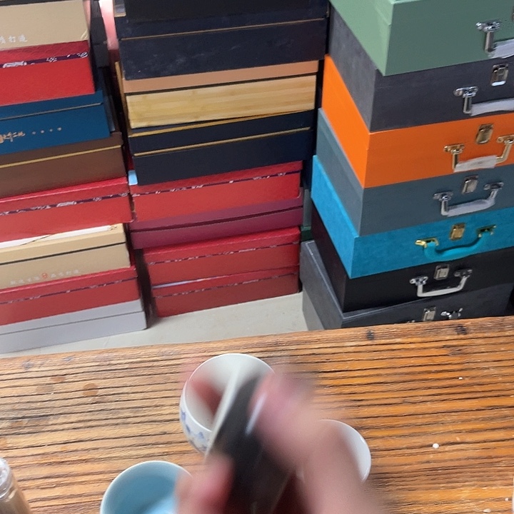 孤品茶具套装等。      