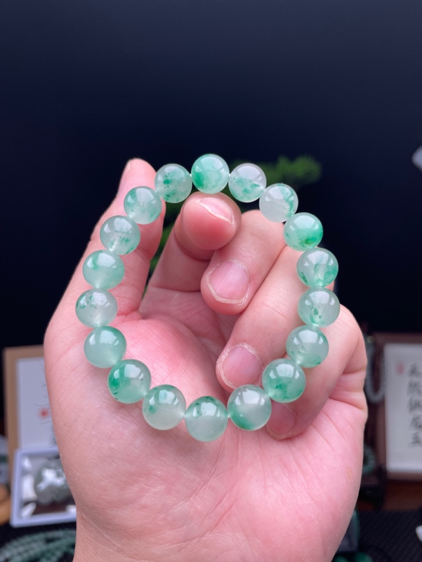 天然非洲翠冰飘淡花手串（卡10.5）