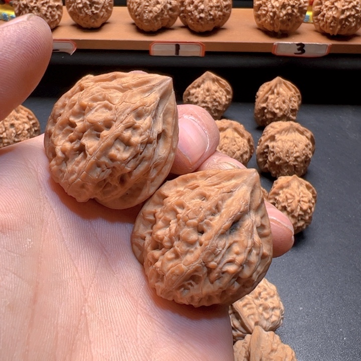 許***梁文玩核桃吊坠金三角