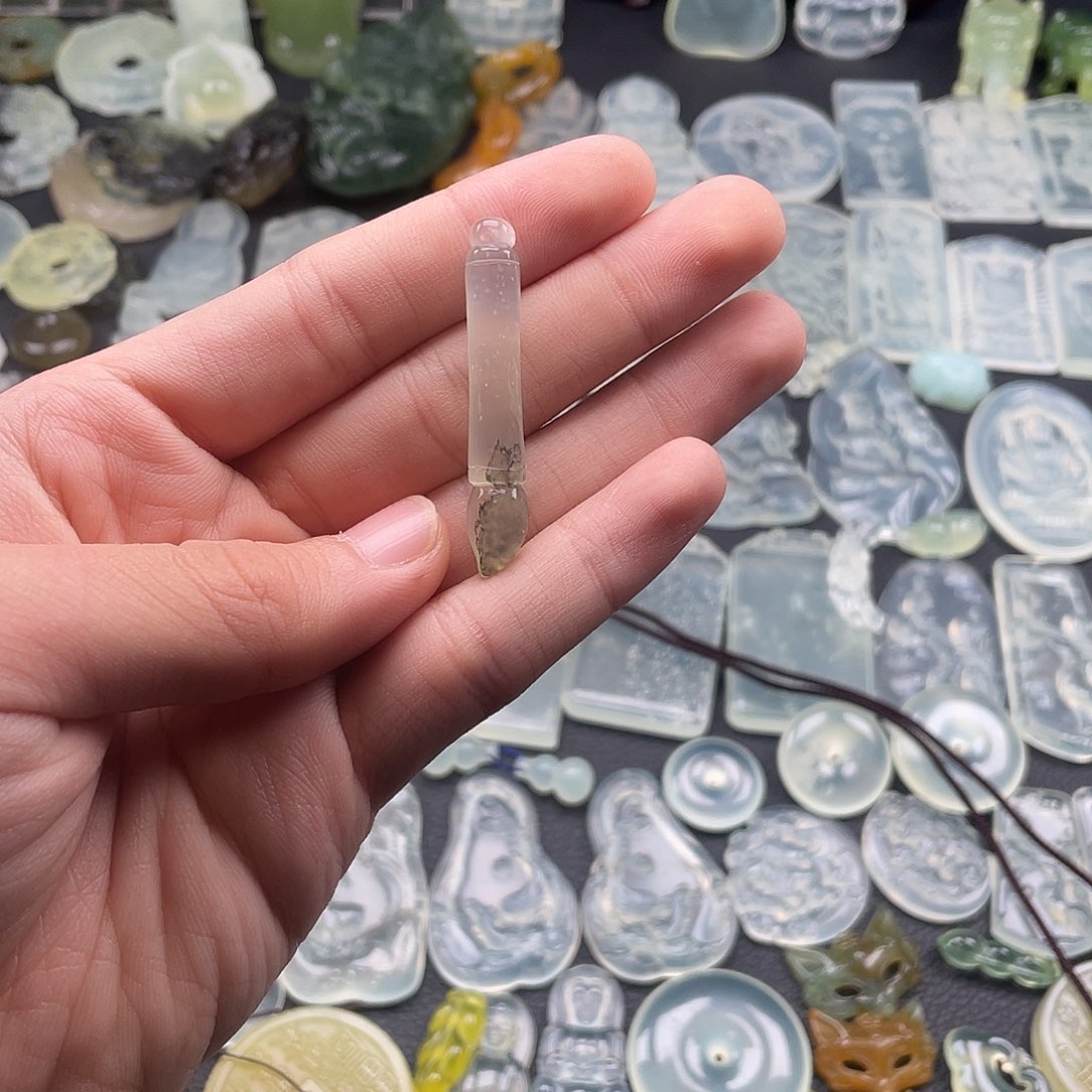 蛇纹石玉颈饰未镶嵌