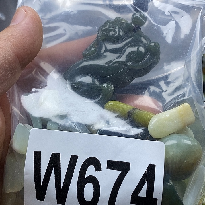 蛇纹石玉未镶嵌鱼缸的