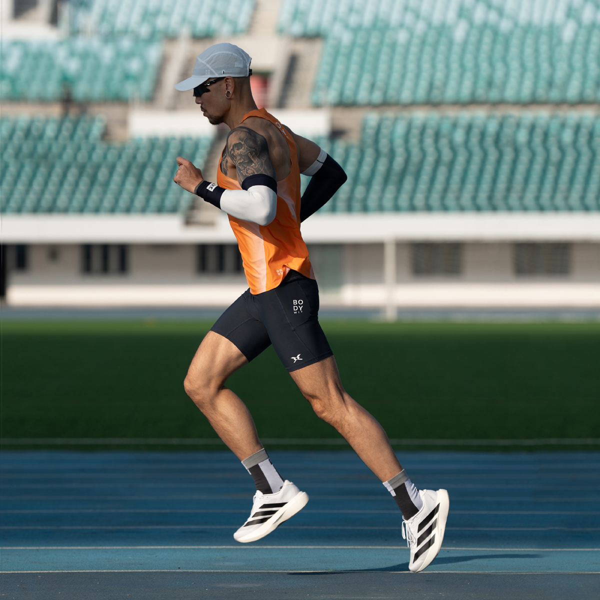 BODYWIT身体智慧疾塑男款紧身防摩擦四分裤速干压缩裤马拉松户外