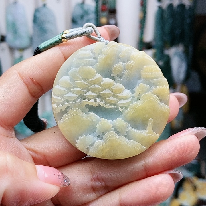 颈饰足铂镶嵌翡翠翡翠