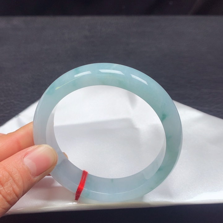 翡翠手镯未镶嵌58圈