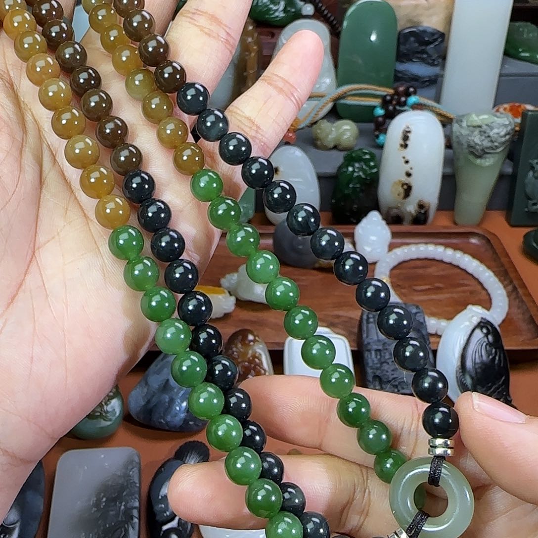 和田玉颈饰未镶嵌