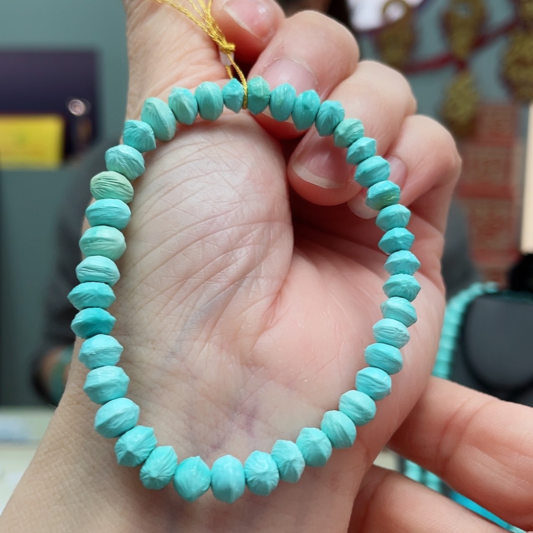 绿松石颈饰未镶嵌