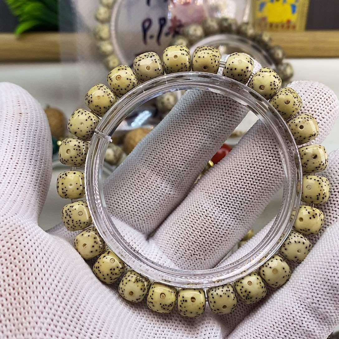 福利自盘9x8石玉料大眼留白