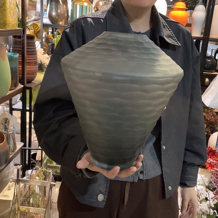 陶瓷花瓶，仿真绿植。