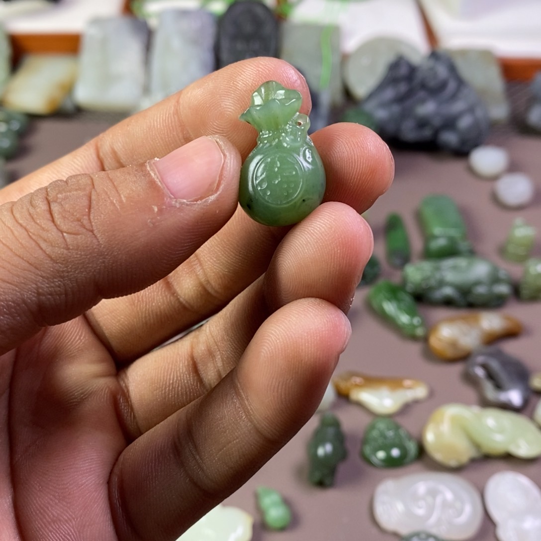 和田玉颈饰未镶嵌毛**丽