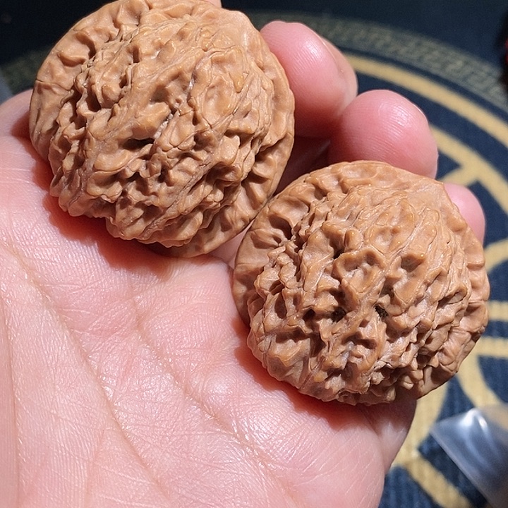 【闪购商品】文玩核桃吊坠做****己黄杆