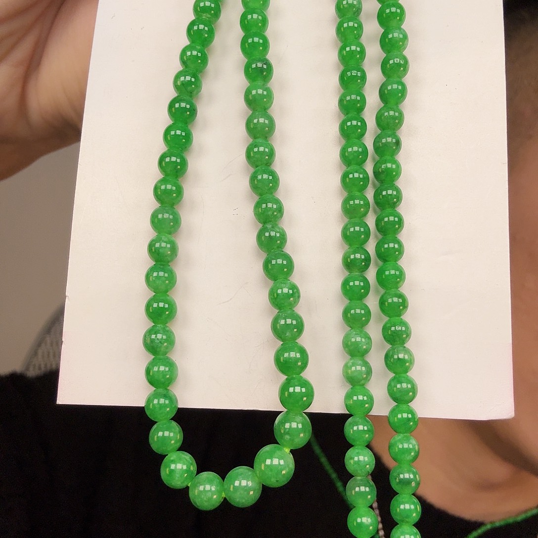 宣***花翡翠未镶嵌颈饰一件