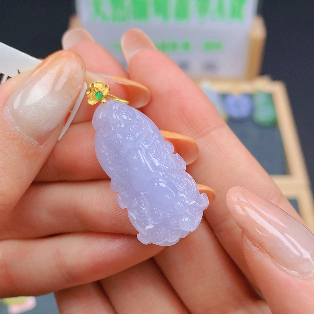 翡翠18K金镶嵌颈饰翡翠