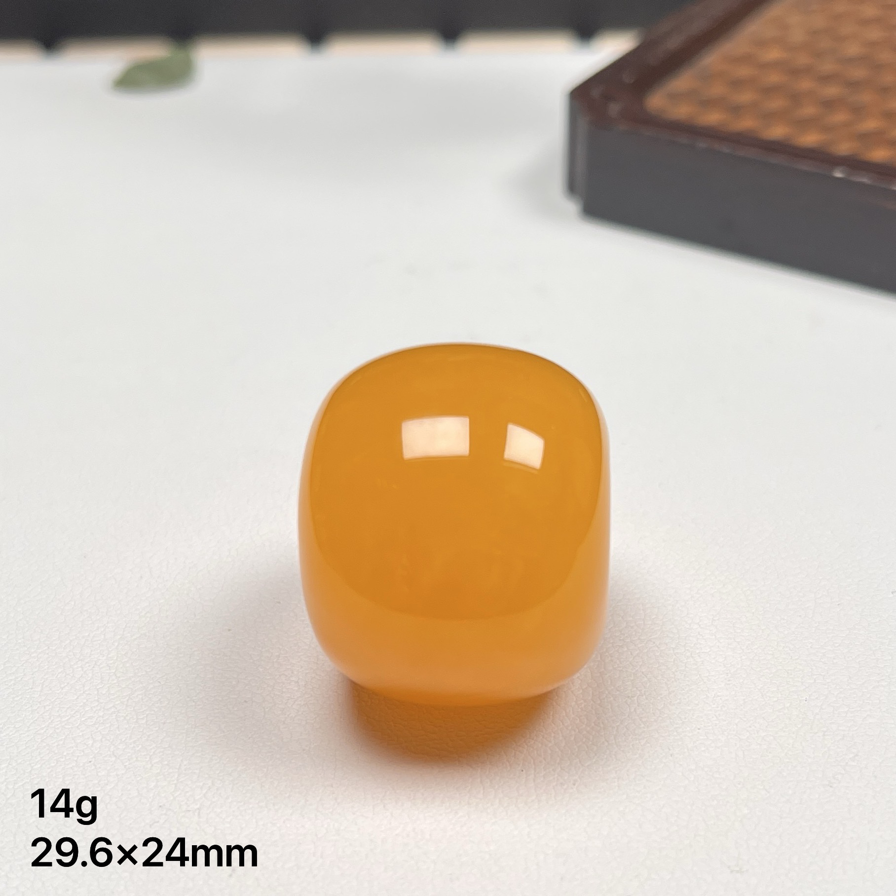 焦皮顶红蜜蜡墩扣