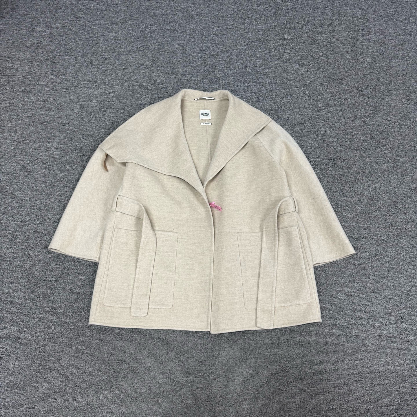 99新 AMIPARIS 爱马仕 燕麦色大衣36码