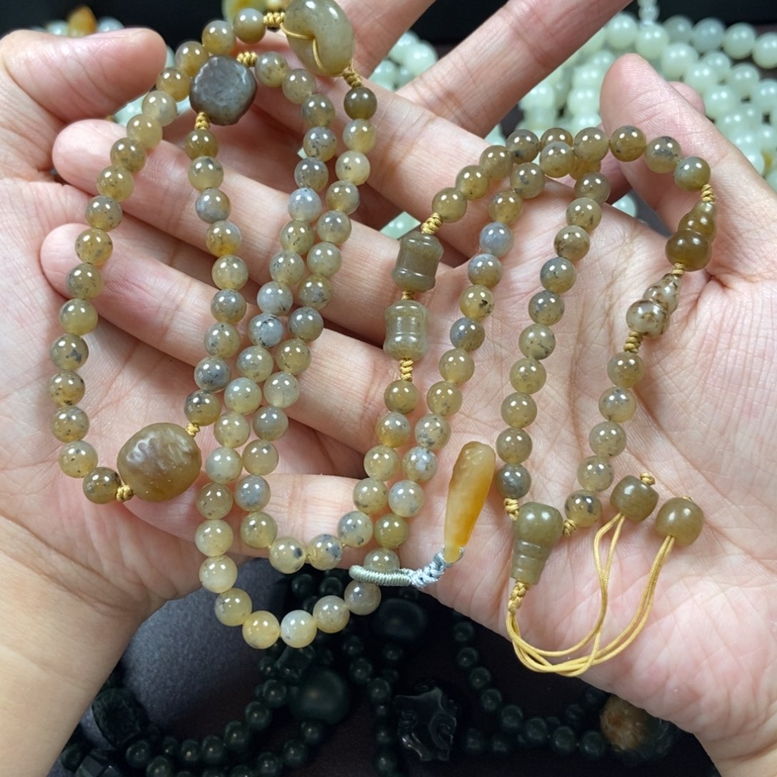 和田玉未镶嵌把件手持