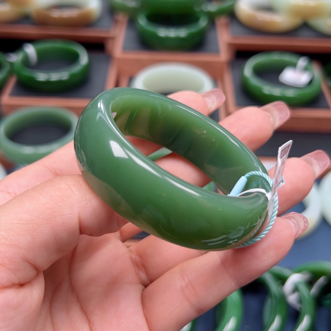 未镶嵌手镯和田玉（碧玉）