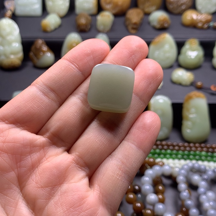 和田玉（糖玉）未镶嵌颈饰