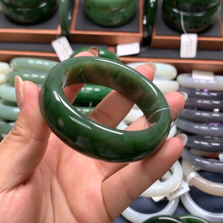 【闪购商品】未镶嵌手镯和田玉（碧玉）