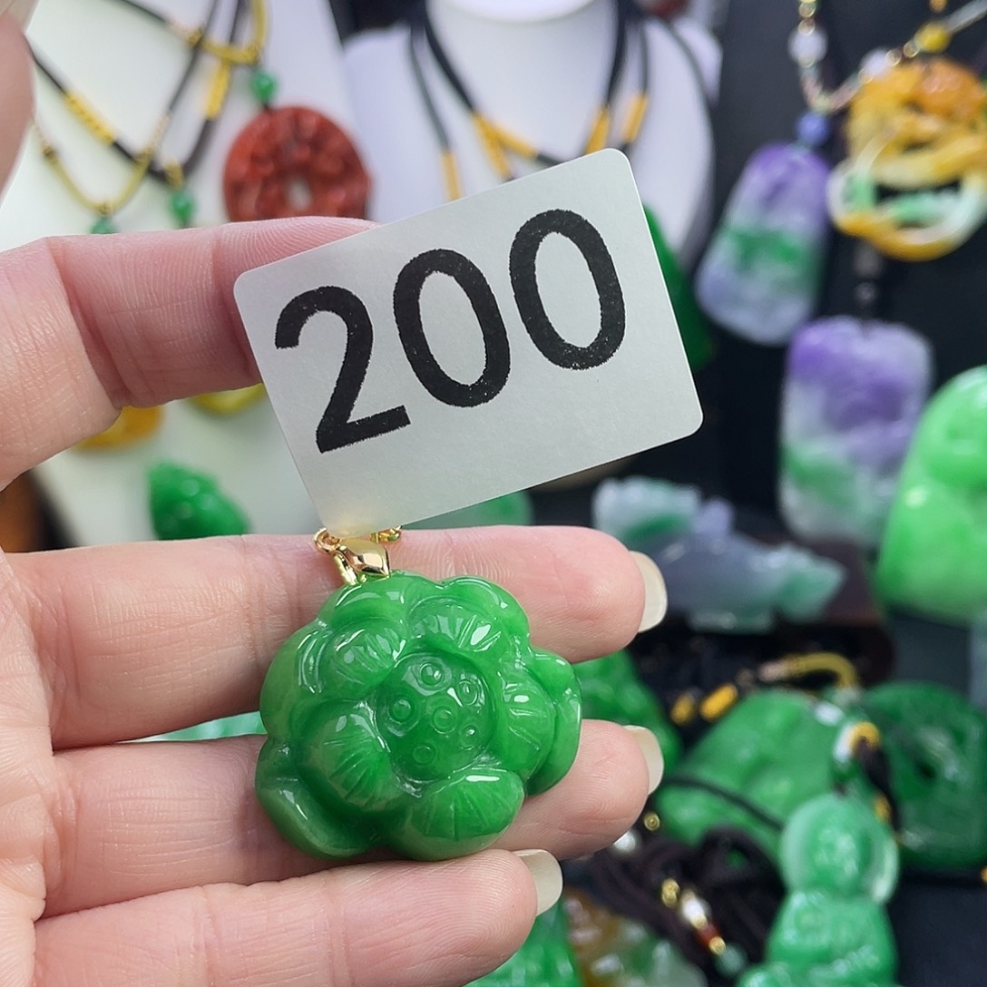 翡翠未镶嵌吊坠(赠链)