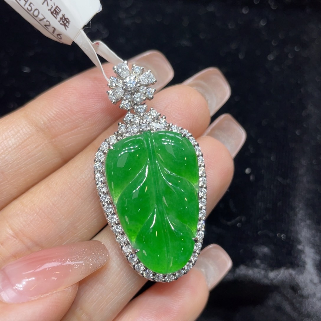 翡翠颈饰18K金镶嵌天然缅甸翡翠