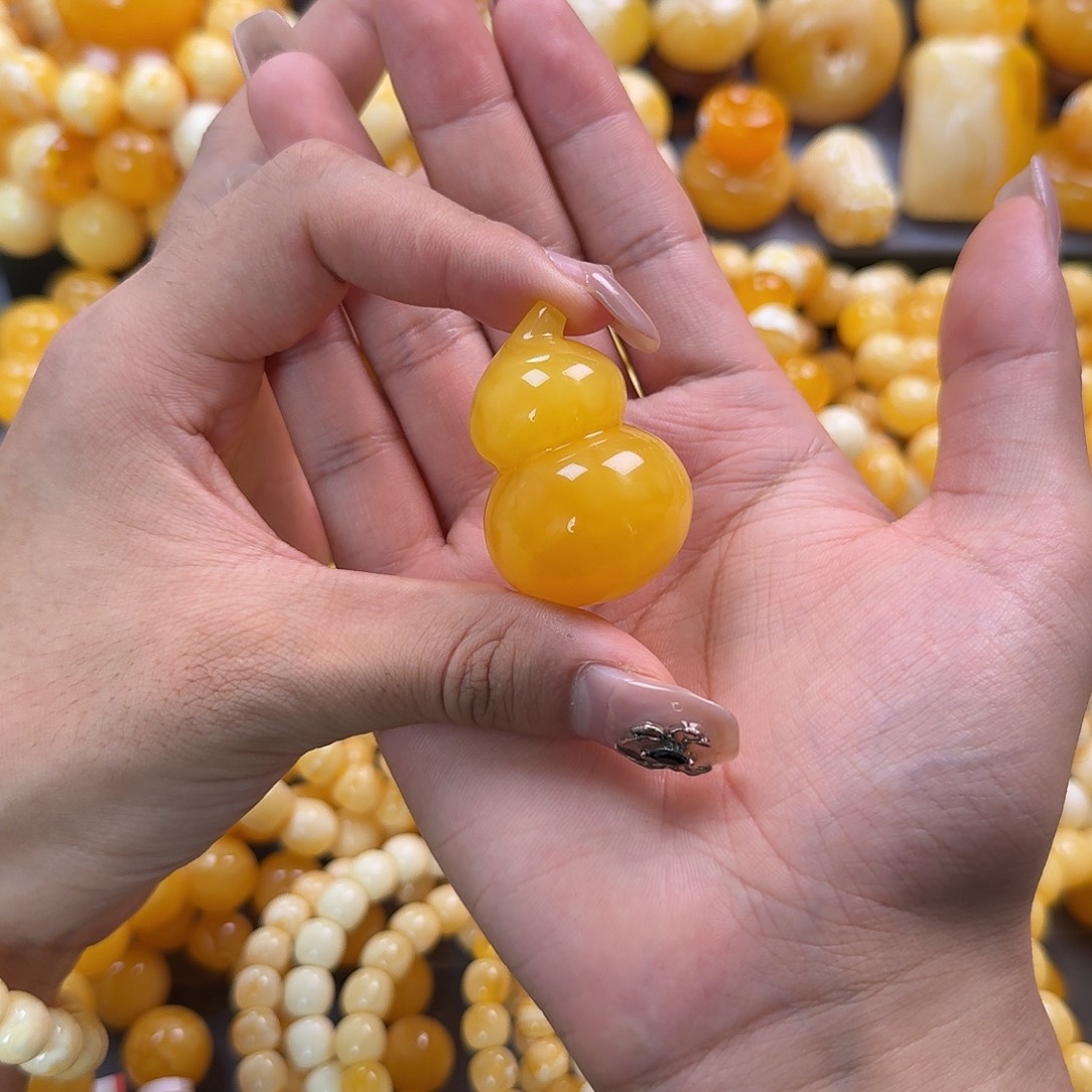 蜜蜡未镶嵌珠宝奇石