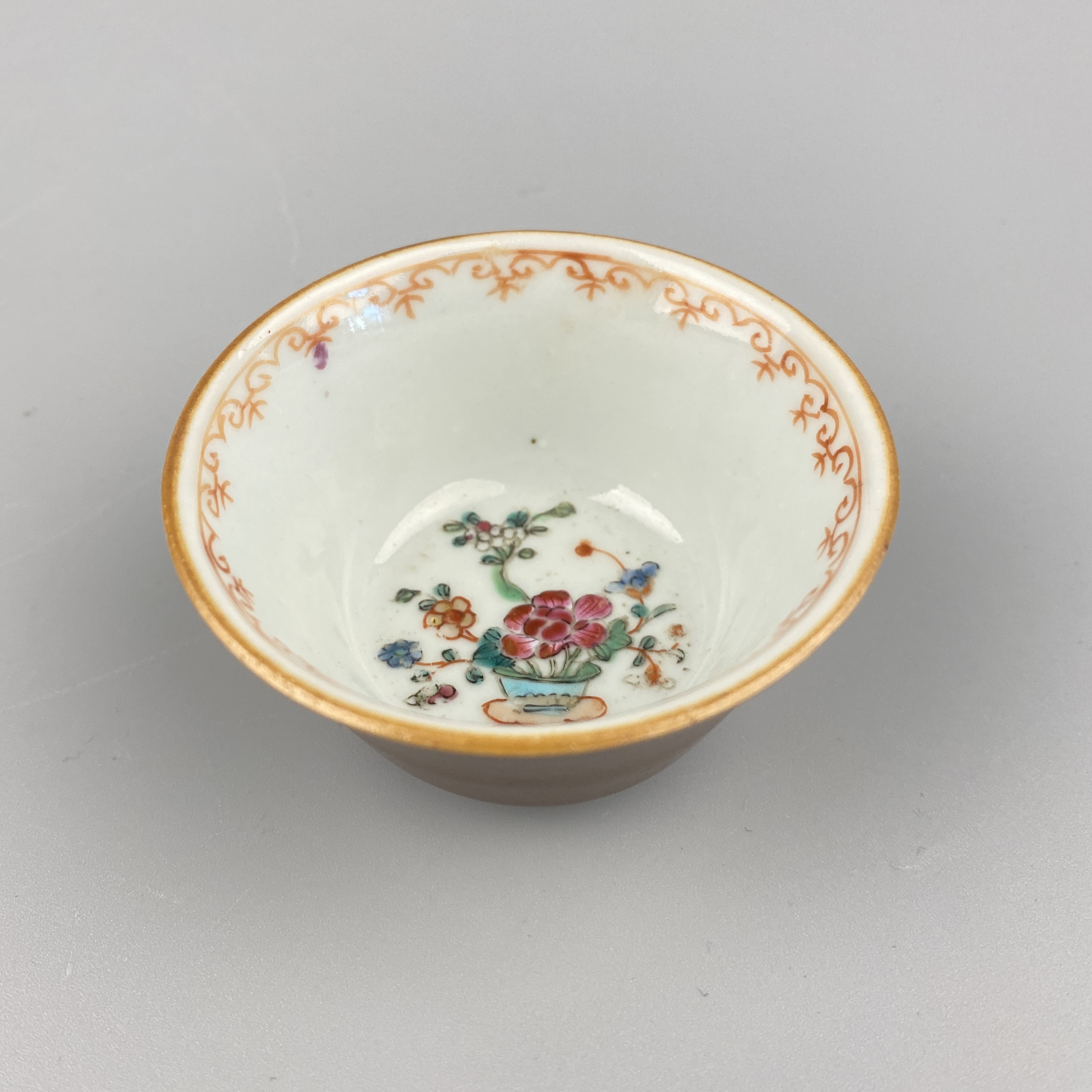 清乾隆外紫金釉内粉彩花卉纹杯【古董拍卖】Y225Y20102002