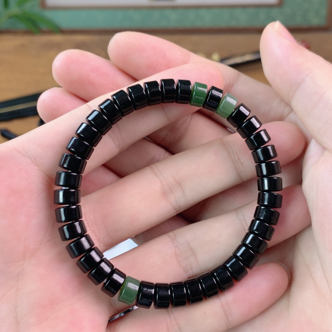 爱***鱼和田玉未镶嵌颈饰