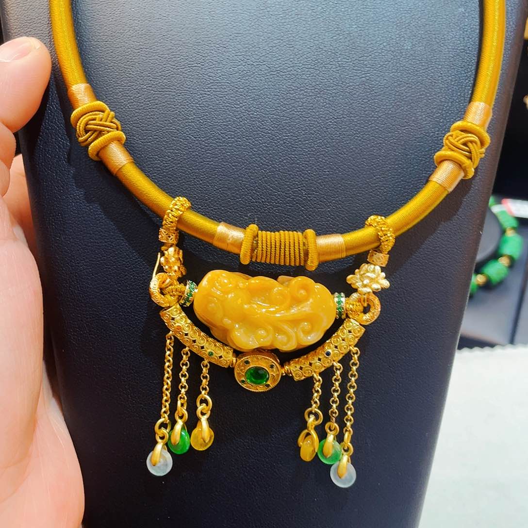 翡翠颈饰未镶嵌吊坠