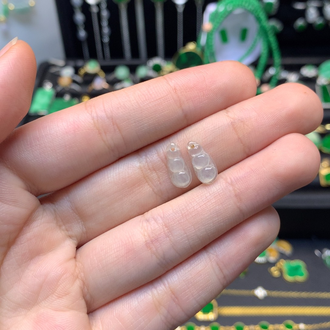 翡翠未镶嵌颈饰有纹裂