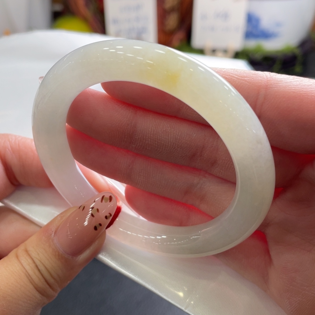 翡翠未镶嵌手镯52.9圆 柠檬黄